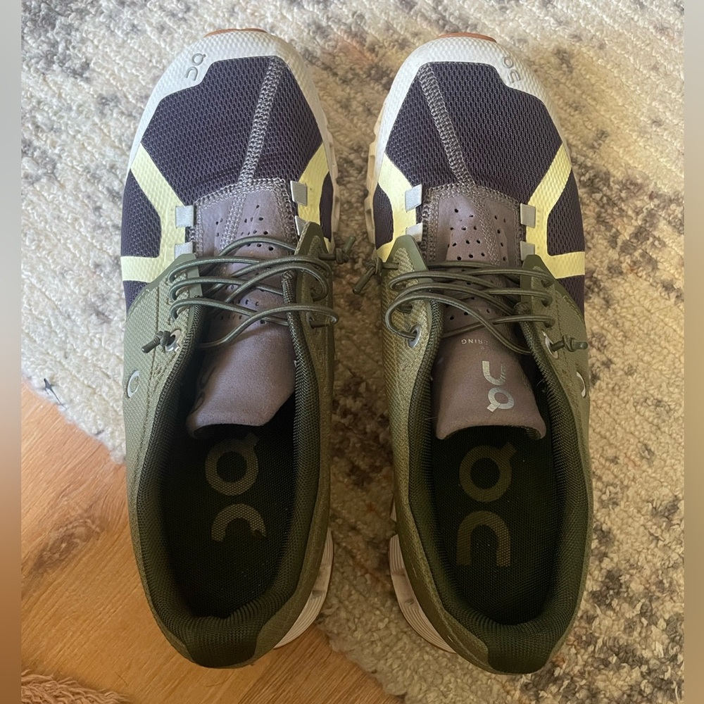 On Cloud color block women’s size 8